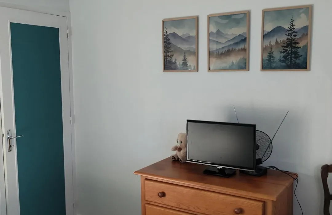 Chez Vivi logement 6 p classé 3 étoiles dans une belle maison au calme avec grande terrasse, balcon indépendant et wifi gratuite-1