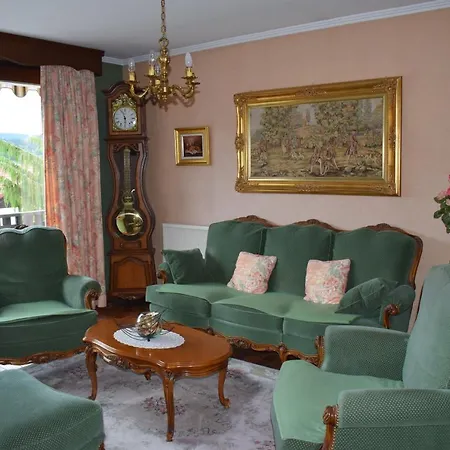 Chez Vivi logement 6 p classé 3 étoiles dans une belle maison au calme avec grande terrasse, balcon indépendant et wifi gratuite-2